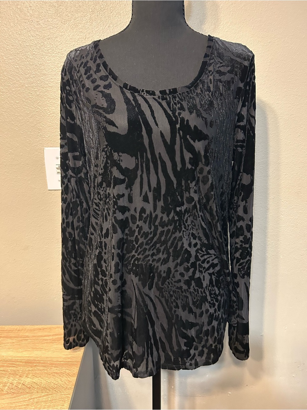 Simply Vera Vera Wang M Burnout Velvet Animal Print Top Black Gray Whimsigoth